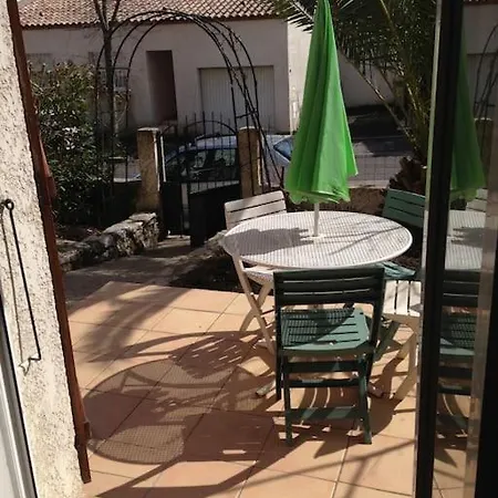 Beau F2 Rdc Entier 40m2 Calme Terrasse Jardin Parking Gratuit Sur Place