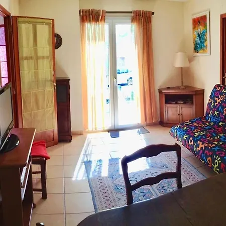 Appartement Beau F2 Rdc Entier 40m2 Calme Terrasse Jardin Parking Gratuit Sur Place *