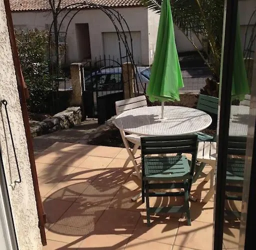 Beau F2 Rdc Entier 40m2 Calme Terrasse Jardin Parking Gratuit Sur Place