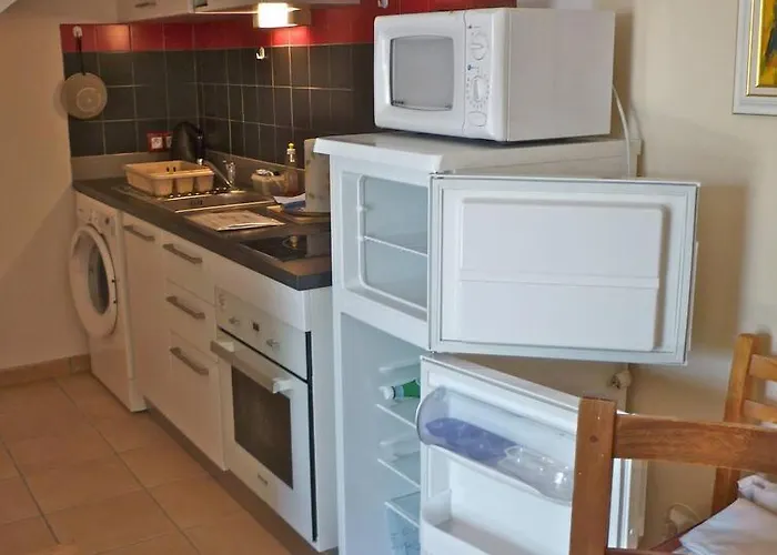 Beau F2 Rdc Entier 40m2 Calme Terrasse Jardin Parking Gratuit Sur Place *